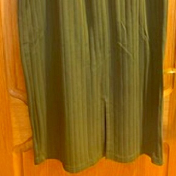 Women's Fashion Formulas Solid Olive Pull On Stretchy Skirt Sz: L - Picture 4 of 4
